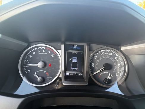 Certified 2021 Toyota Tacoma SR5 AWD/4WD image 12