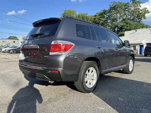 Used 2012 Toyota Highlander 4WD w/ Tech Pkg image 4