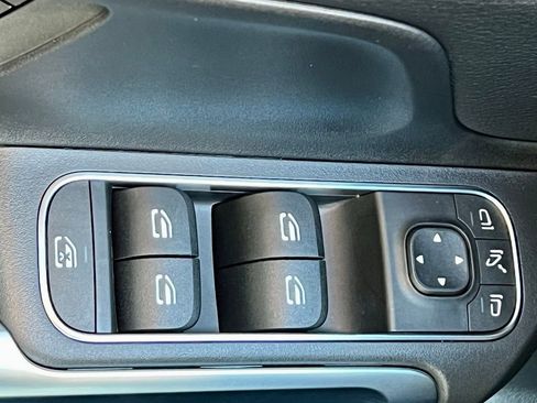 Certified 2025 Mercedes-Benz GLB 250 4MATIC image 32