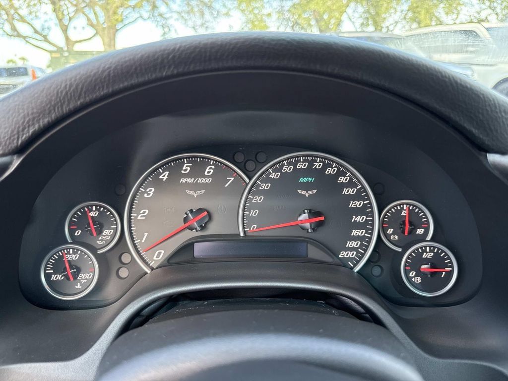 Used 2005 Chevrolet Corvette Coupe w/ Preferred Equipment Group RWD image 21