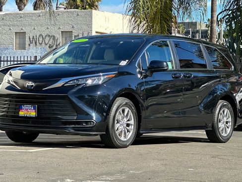 Used 2022 Toyota Sienna LE image 8