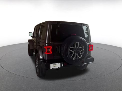 Used 2025 Jeep Wrangler Unlimited Sahara AWD/4WD image 14