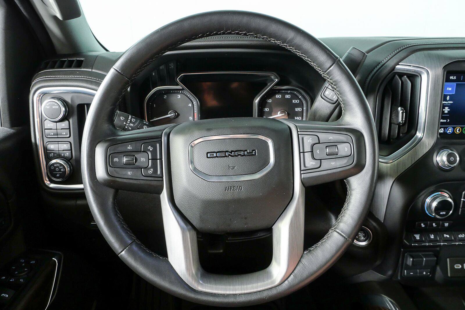 Used 2023 GMC Sierra 2500 Denali w/ Denali Ultimate Package AWD/4WD image 11