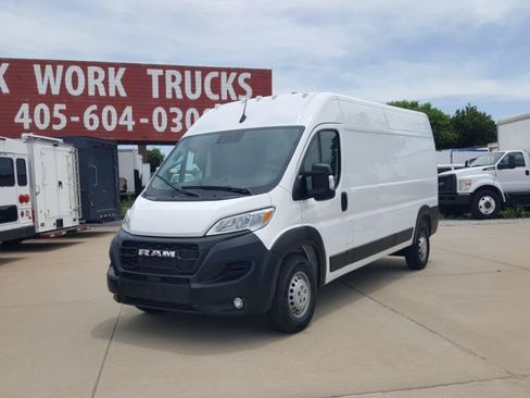 Used 2025 RAM ProMaster 2500 w/ Convenience Group FWD image 3