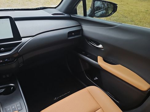 Used 2024 Lexus UX 250h AWD w/ Premium Package image 35