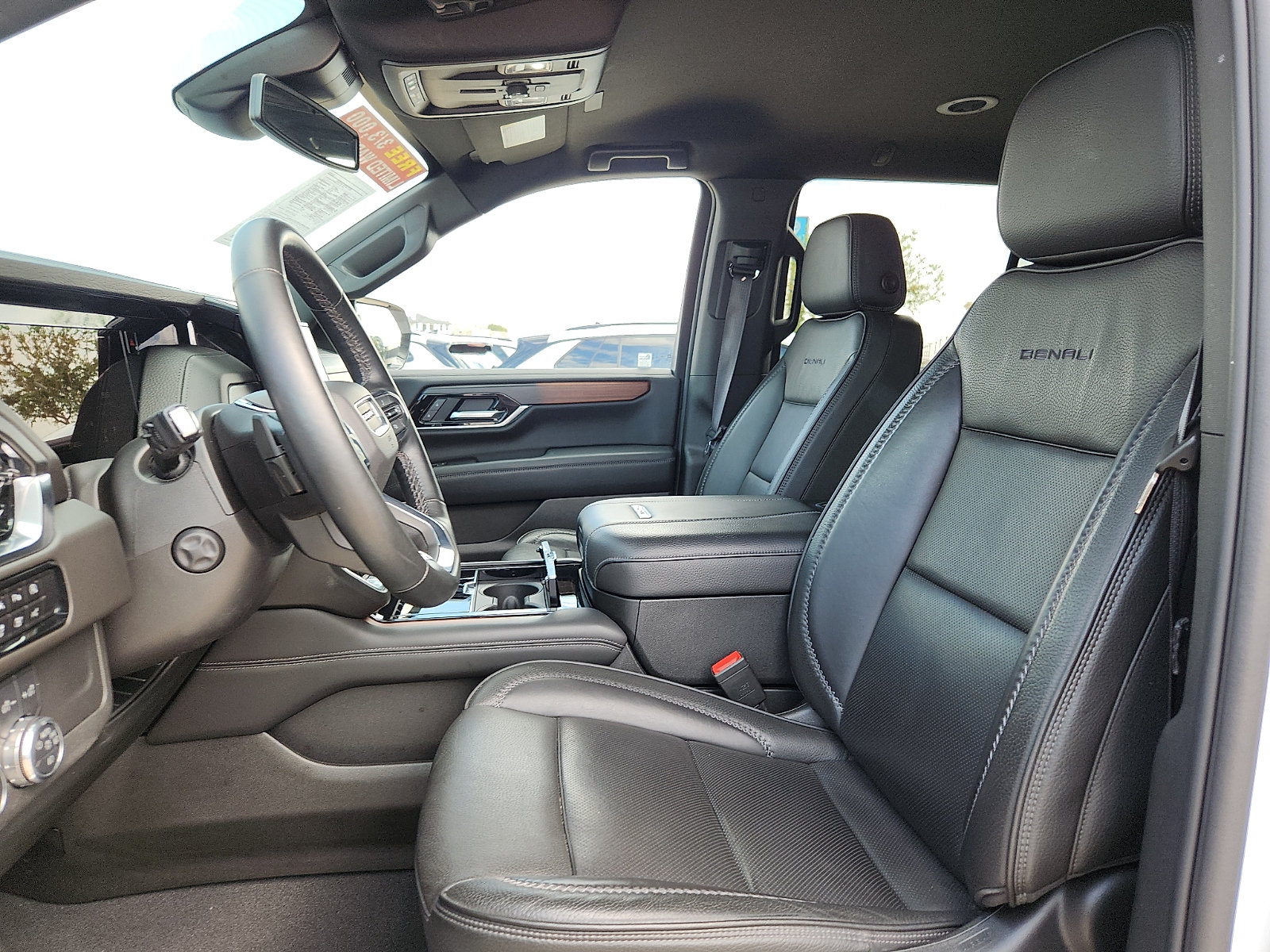 Used 2025 GMC Yukon Denali AWD/4WD image 12