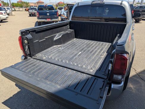 Used 2019 Toyota Tacoma TRD Sport AWD/4WD image 27