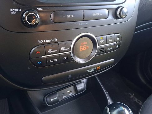 Used 2017 Kia Soul + FWD image 29