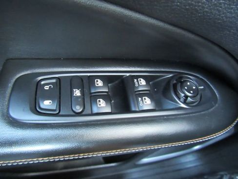 Used 2018 Jeep Compass Sport image 29