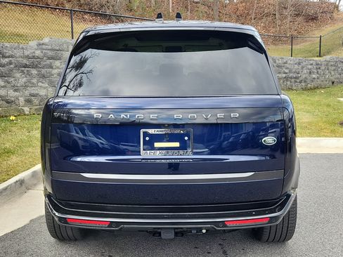Used 2023 Land Rover Range Rover Long Wheelbase SE image 7