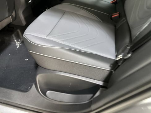 New 2026 Volkswagen Tiguan SE image 23