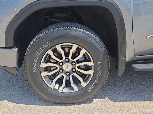Used 2021 GMC Sierra 1500 AT4 w/ AT4 Premium Package AWD/4WD image 12