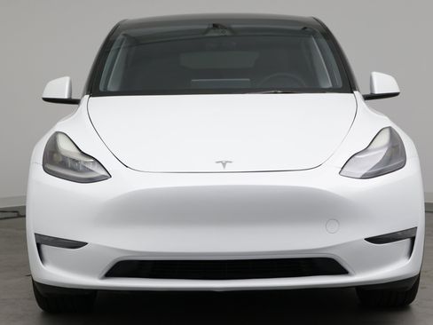 Used 2023 Tesla Model Y Long Range AWD/4WD image 2