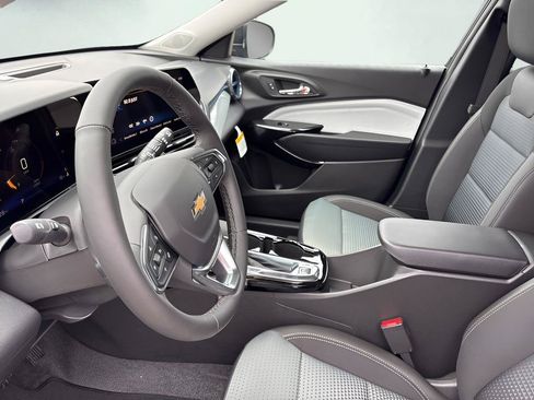 New 2026 Chevrolet Trax LT w/ Sunroof Package FWD image 24