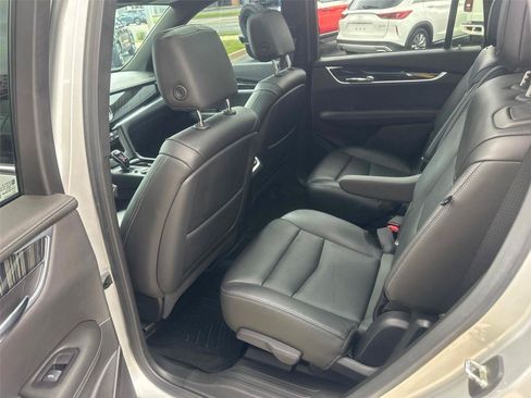 Used 2020 Cadillac XT6 Premium Luxury FWD image 17
