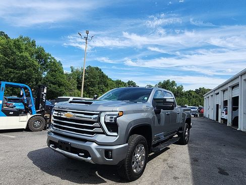 Used 2024 Chevrolet Silverado 2500 High Country w/ High Country Premium Package AWD/4WD image 1
