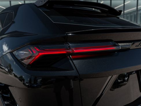 Used 2023 Lamborghini Urus Performante AWD/4WD image 12