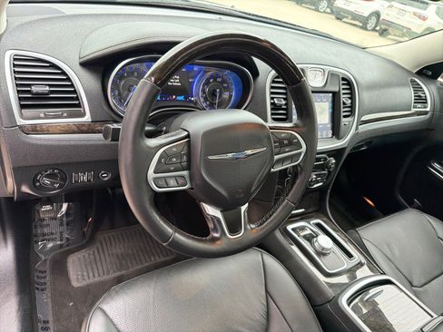 Used 2017 Chrysler 300 C w/ Light Group AWD/4WD image 15