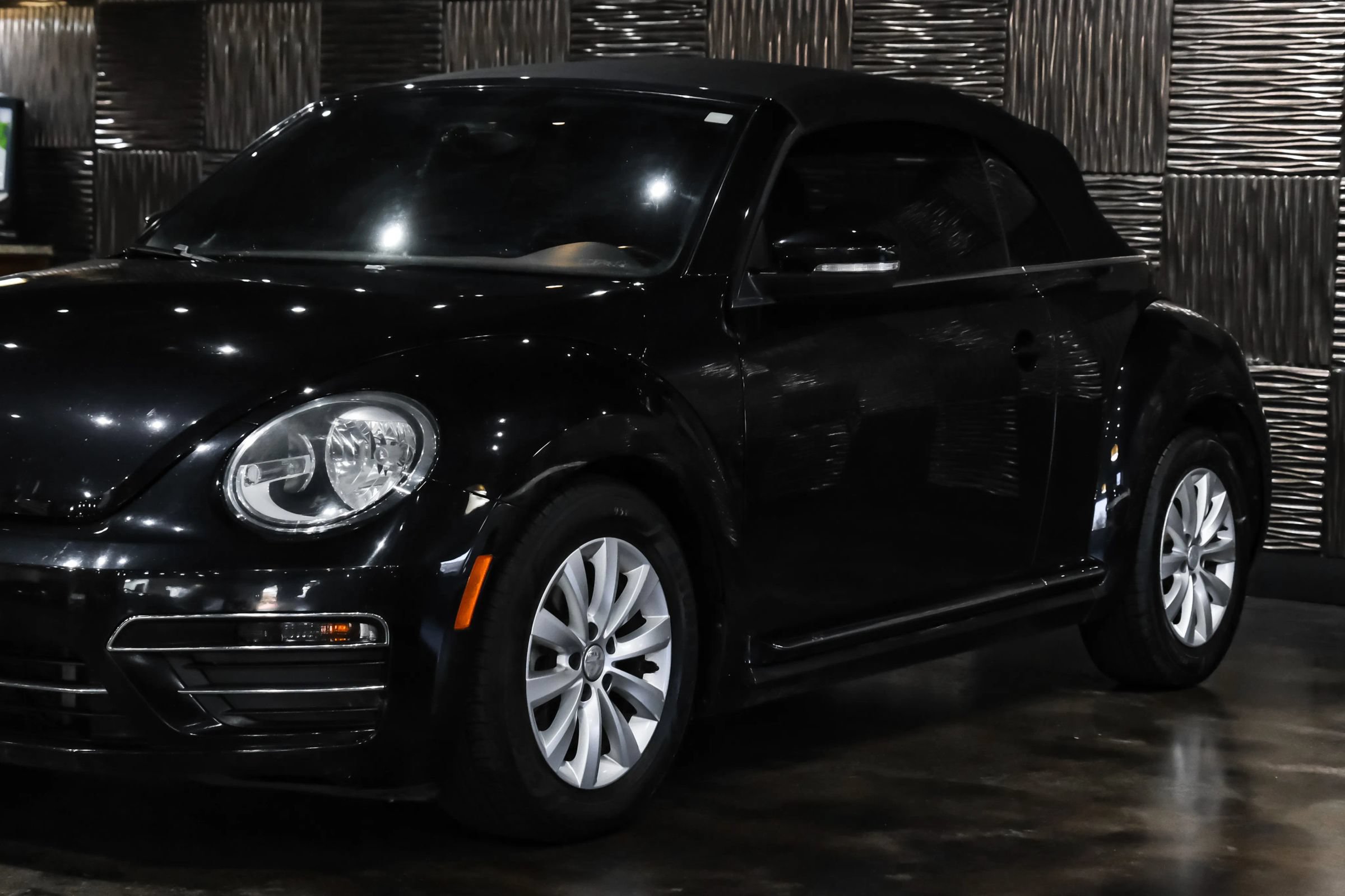Used 2018 Volkswagen Beetle 2.0T Coast FWD image 14