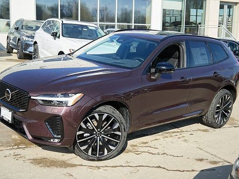 New 2026 Volvo XC60 B5 Ultra w/ Climate Package image 3