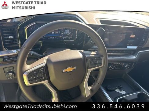 Used 2025 Chevrolet Silverado 2500 LTZ w/ LTZ Premium Package image 17