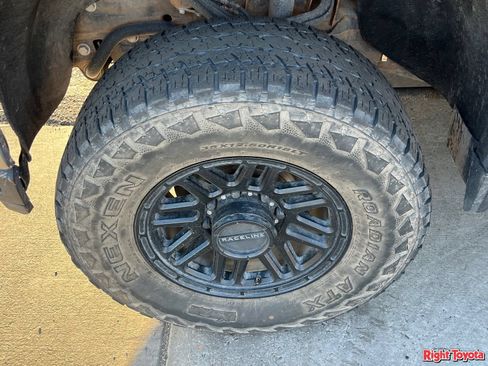 Used 2022 GMC Sierra 2500 Pro w/ Convenience Package AWD/4WD image 8