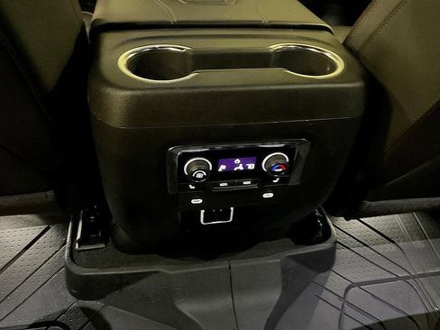 Used 2024 Chevrolet Tahoe High Country image 27