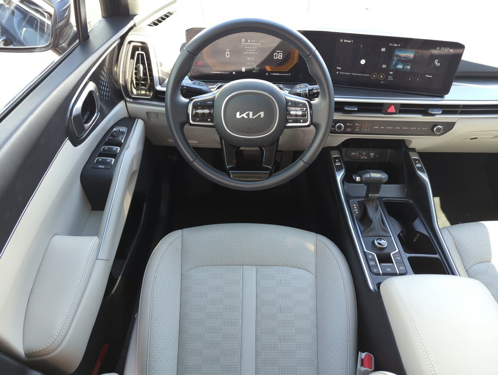 Used 2025 Kia Sorento S w/ Panoramic Sunroof Package FWD image 14