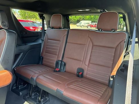 Used 2023 GMC Yukon Denali Ultimate AWD/4WD image 27
