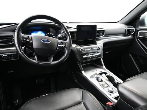 Used 2020 Ford Explorer XLT w/ Equipment Group 202A AWD/4WD image 11