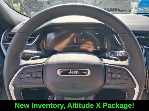 Certified 2025 Jeep Grand Cherokee Altitude AWD/4WD image 26