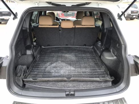 Used 2022 Volkswagen Tiguan SE R-Line image 9