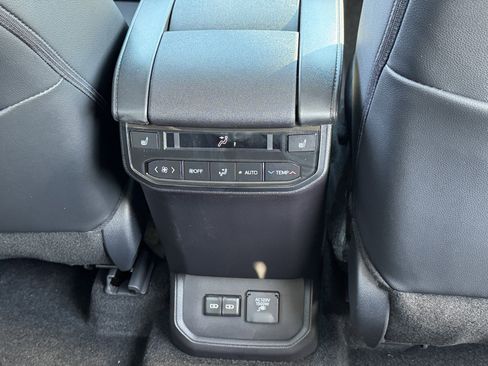 New 2026 Toyota Highlander Platinum image 8