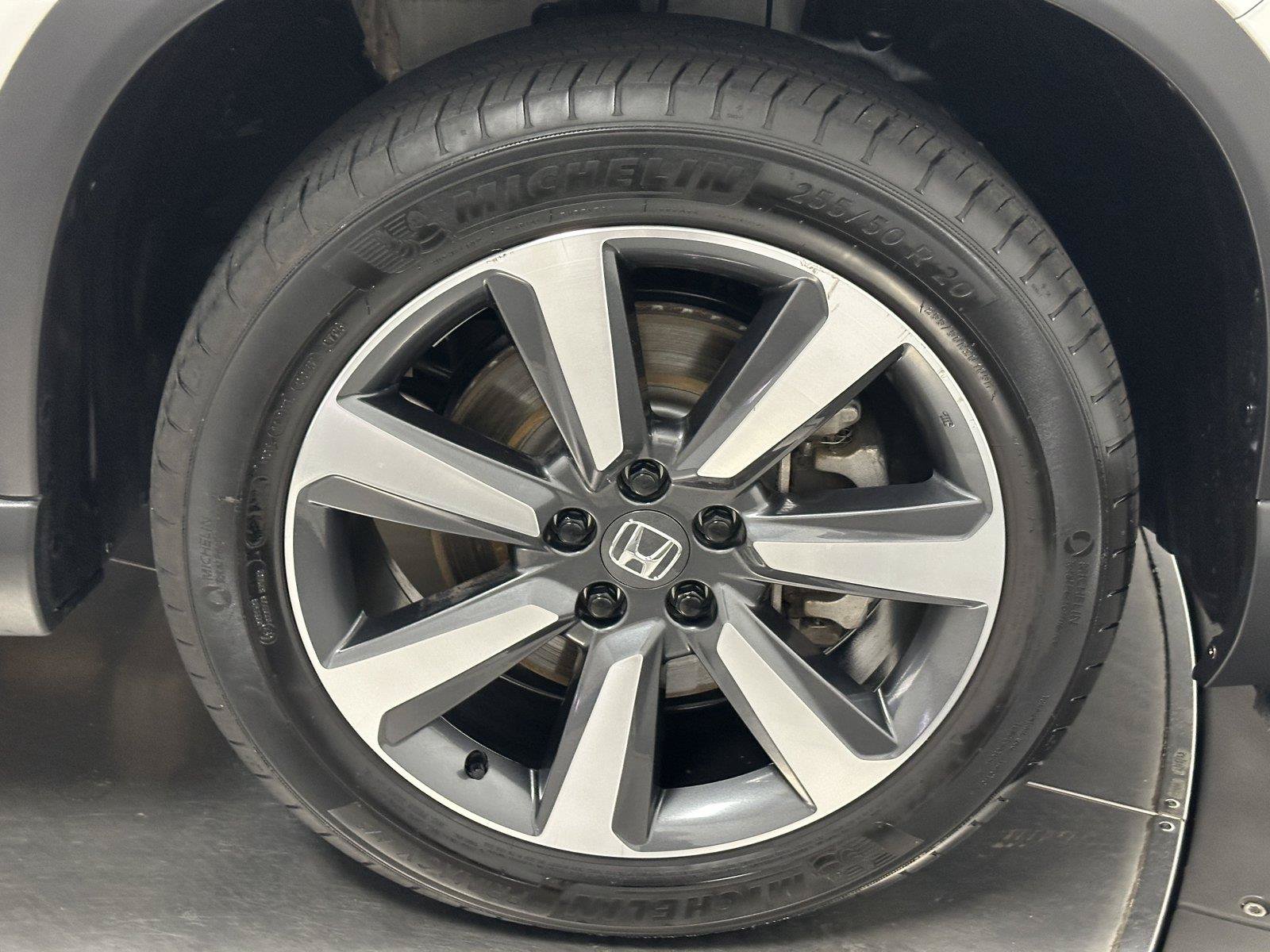 Used 2025 Honda Pilot Touring image 17