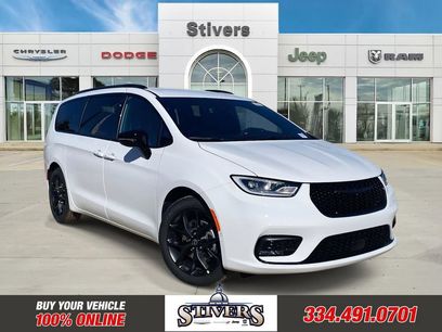 New 2026 Chrysler Pacifica Select w/ S Appearance Package
