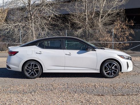 New 2025 Nissan Sentra SR image 2