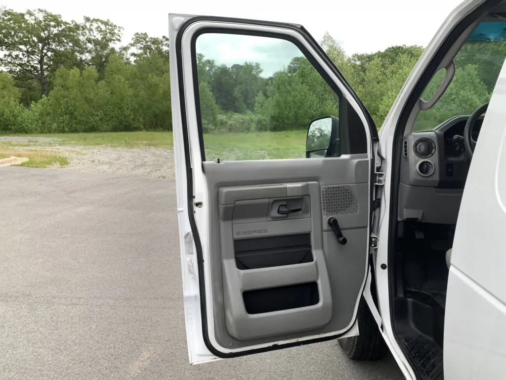 Used 2010 Ford E-250 and Econoline 250 RWD image 15