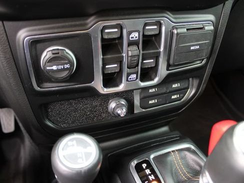 Used 2023 Jeep Wrangler Unlimited Sahara AWD/4WD image 26