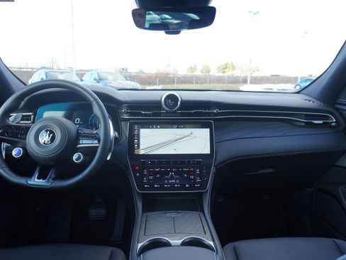 New 2025 Maserati Grecale GT image 2