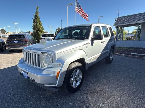Used 2012 Jeep Liberty Sport image 3