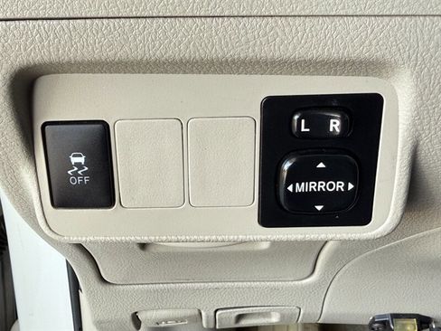 Used 2013 Toyota Corolla LE image 32