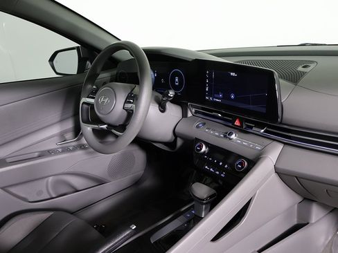 Used 2024 Hyundai Elantra SEL image 24