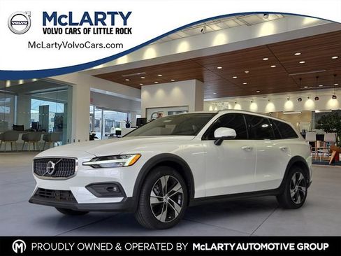 Certified 2026 Volvo V60 B5 Cross Country Plus w/ Protection Package Premier AWD/4WD image 1