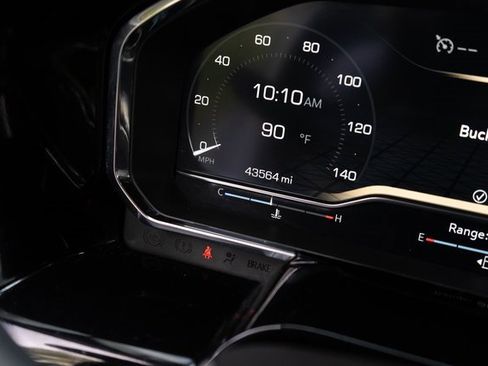 Used 2024 GMC Sierra 1500 SLT image 30