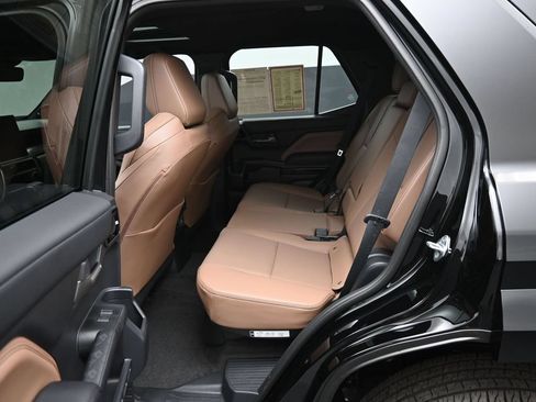 Certified 2025 Toyota 4Runner Limited AWD/4WD image 31