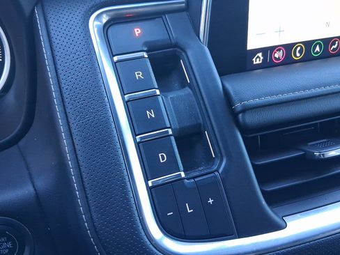 Used 2021 Chevrolet Tahoe Premier w/ Premium Package image 27