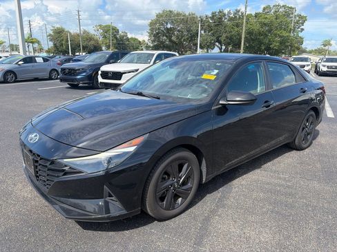Used 2022 Hyundai Elantra SEL w/ Convenience Package FWD image 3