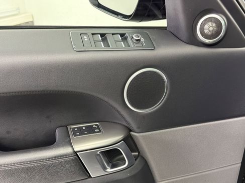 Used 2017 Land Rover Range Rover Sport SE image 27