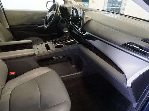 Used 2024 Toyota Sienna XLE w/ XLE Plus Package AWD/4WD image 28