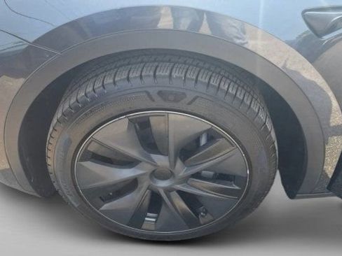 Used 2024 Tesla Model Y Long Range AWD/4WD image 5